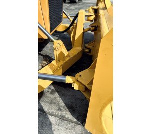 Бульдозер Beezone D 16U с поворотным отвалом Бульдозер Beezone D 16U с поворотным отвалом