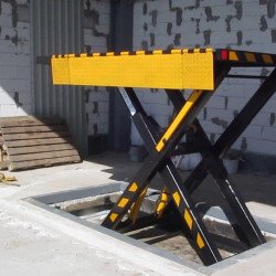 Приспособление для подъема грузов — гидравлические грузоподъемные столы